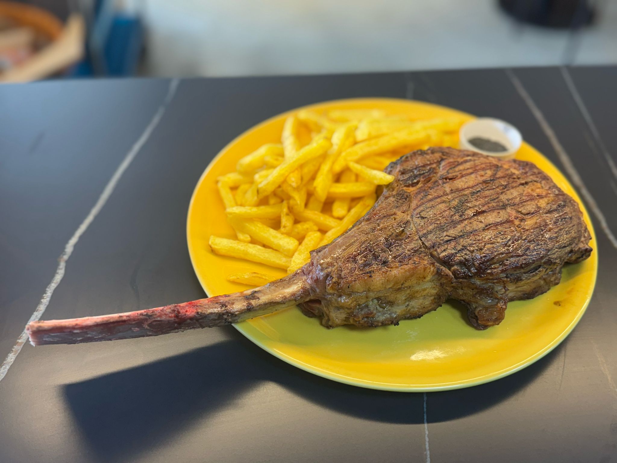 Las piezas son para 4pax aproximadamente son de 1,2kg a 1,5kg su precio oscila de los 50e a 60e