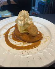 Torrija brioche con helado y nata